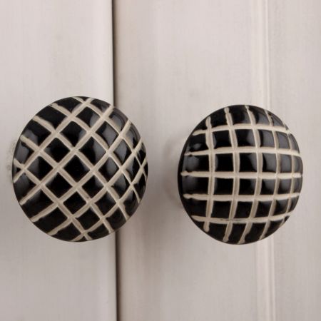 Black Etched Stripe Flat Knob